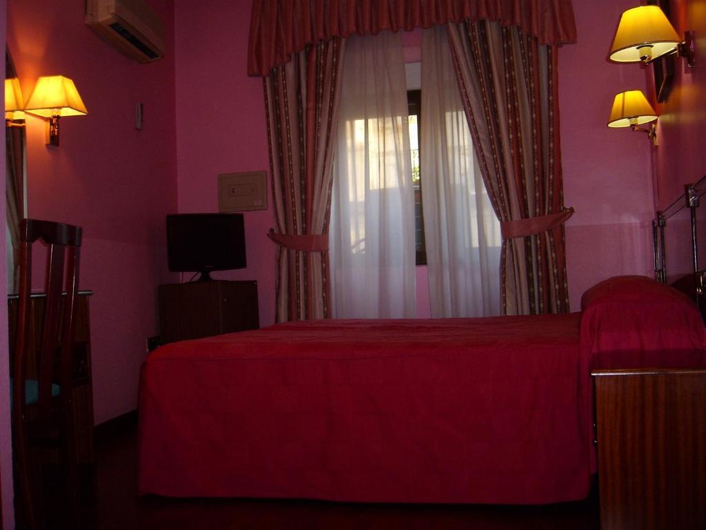 Quarto com Cama de Casal ou 2 de Solteiro